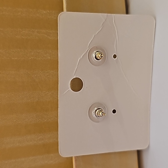 Dainty Blue Heart Earrings NWOT - Picture 2 of 3